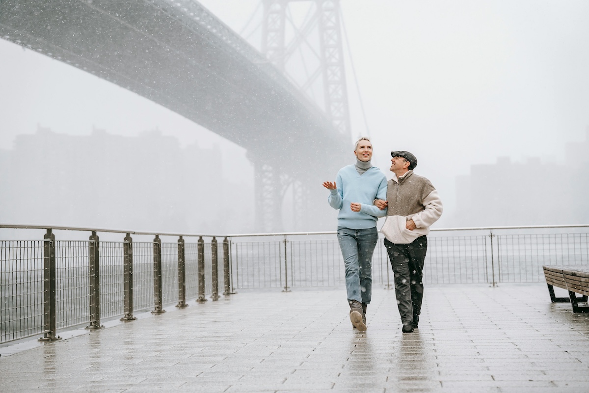Couple walking together outdoors, building a ritual of connection in their marriage
